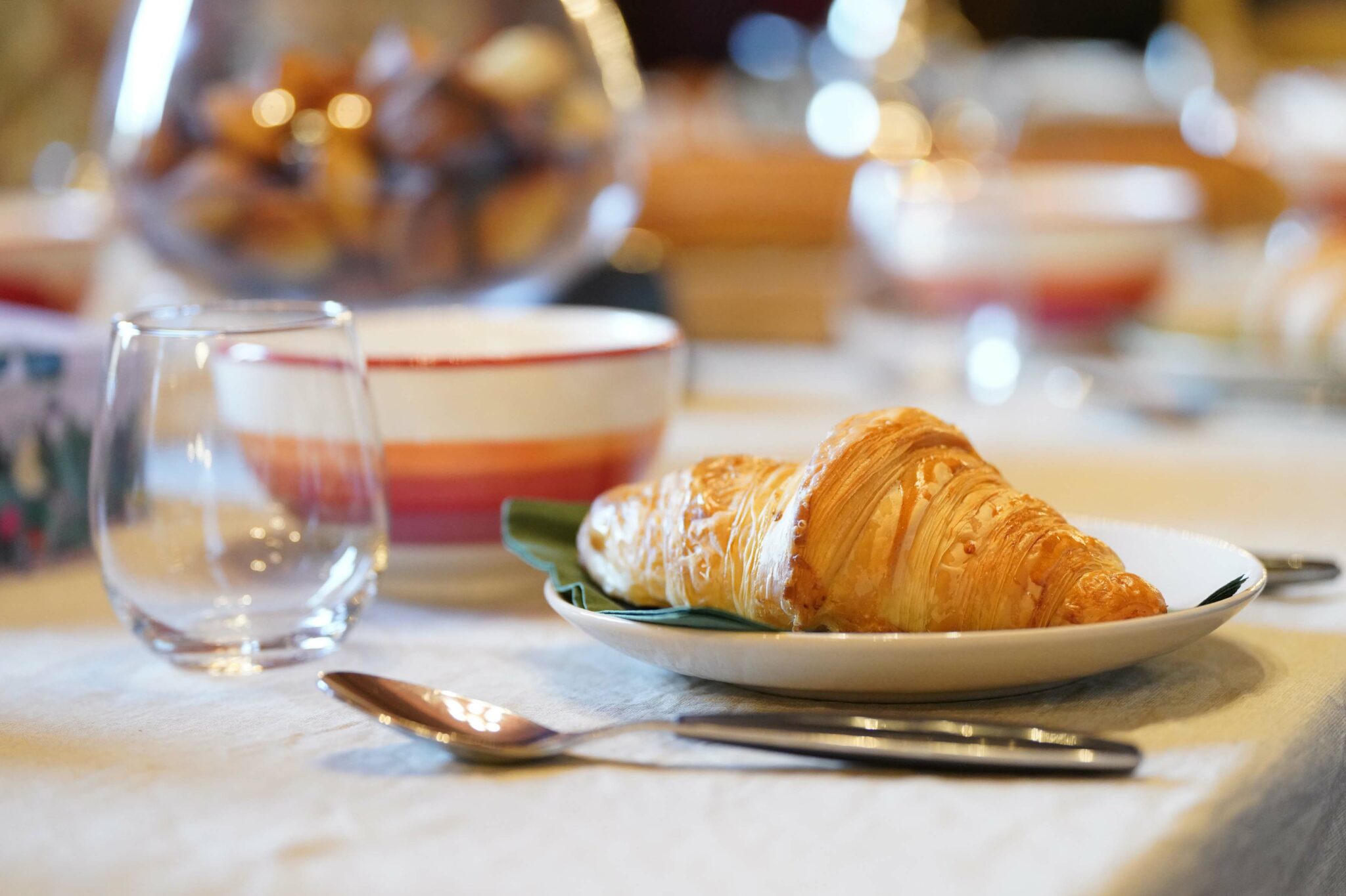 Les Nids du Château Gites Chambres d'Hotes Cabane Piscine Saône-et-Loire 71 Bourgogne Logement Petit dejeuner Table d'Hotes repas conviviable (12)