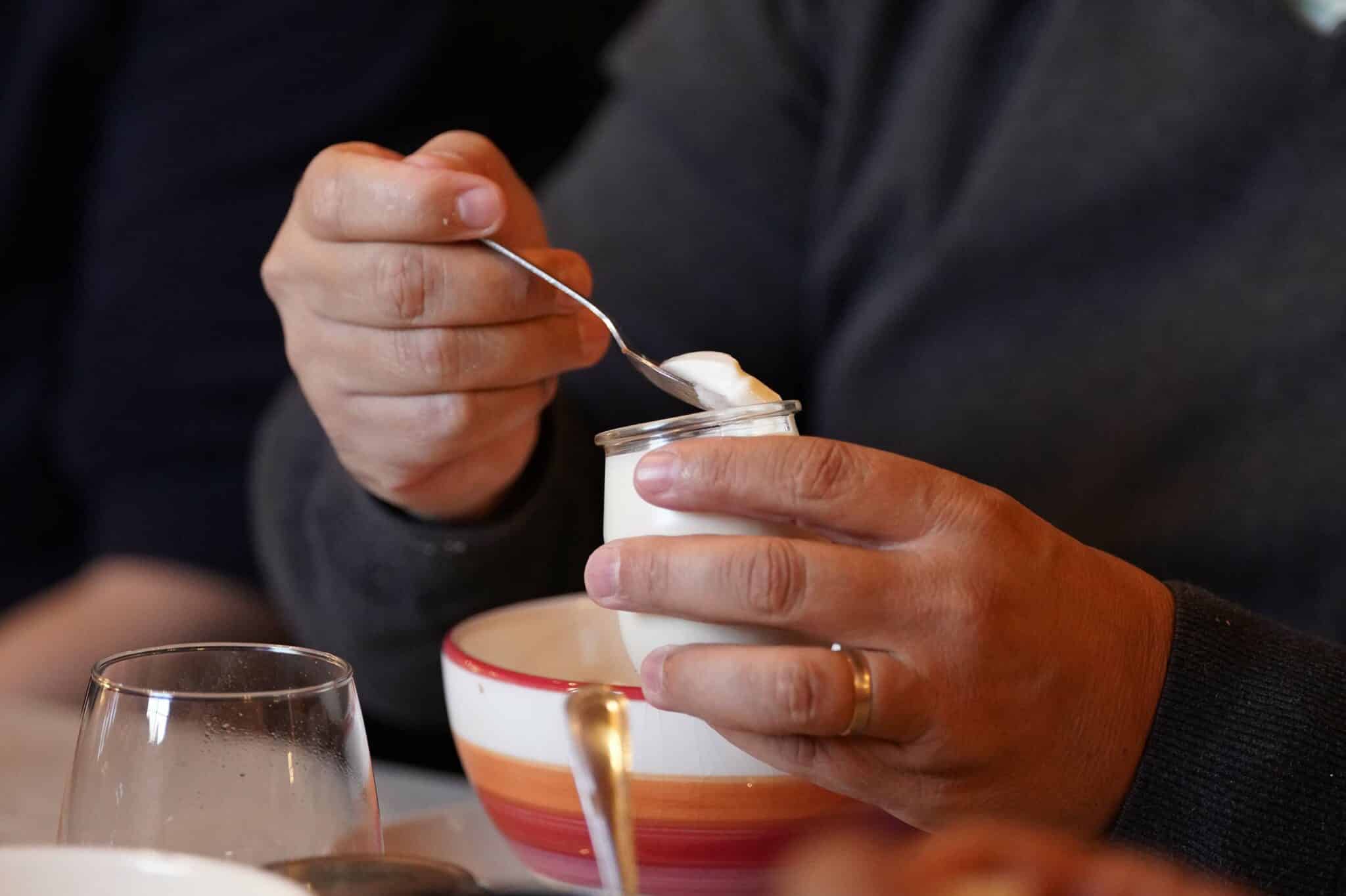 Les Nids du Château Gites Chambres d'Hotes Cabane Piscine Saône-et-Loire 71 Bourgogne Logement Petit dejeuner Table d'Hotes repas conviviable (8)