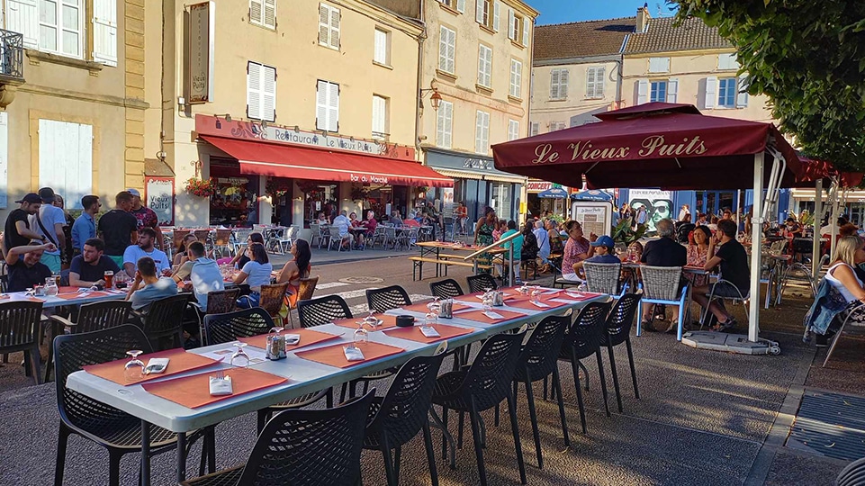 Restaurant Le Vieux Puits Marcigny Bar du Marché restauration 71 les Nids du Chateau Hébergements Bourgogne Saône-et-Loire